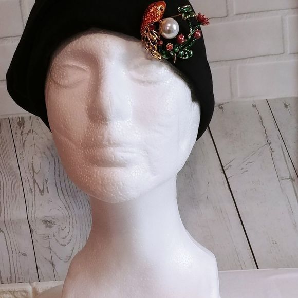 Beanie Hat Slouch Skull Cap Blue and Fish Brooch - Picture 1 of 3